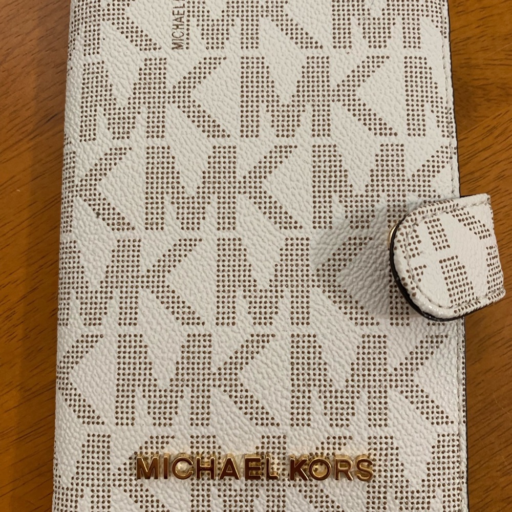 Michael Kors Passport wallet